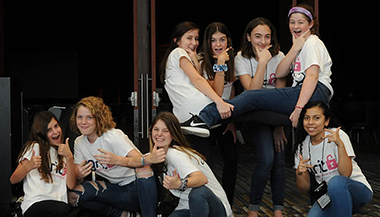 grit-girls_funny-pose grit-girls_funny-pose