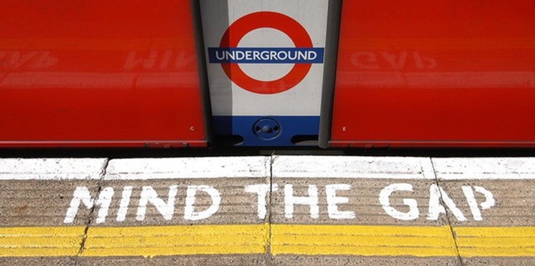 London underground mind the gap message subway